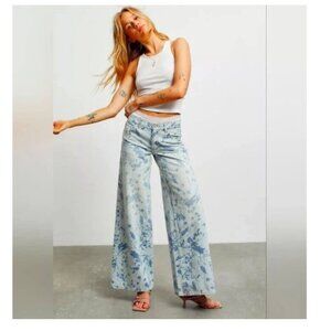 BDG Distressed Floral Wide leg Jeans Sz 28